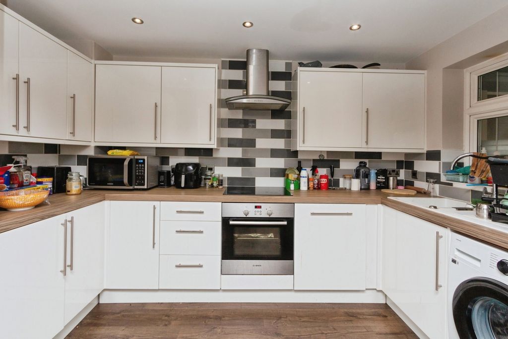 Property photo 3 of 17 Photo