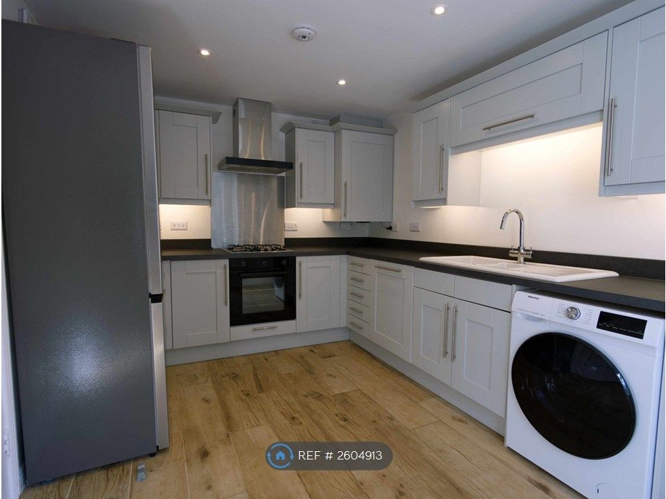 Property photo 3 of 17 Kitchen