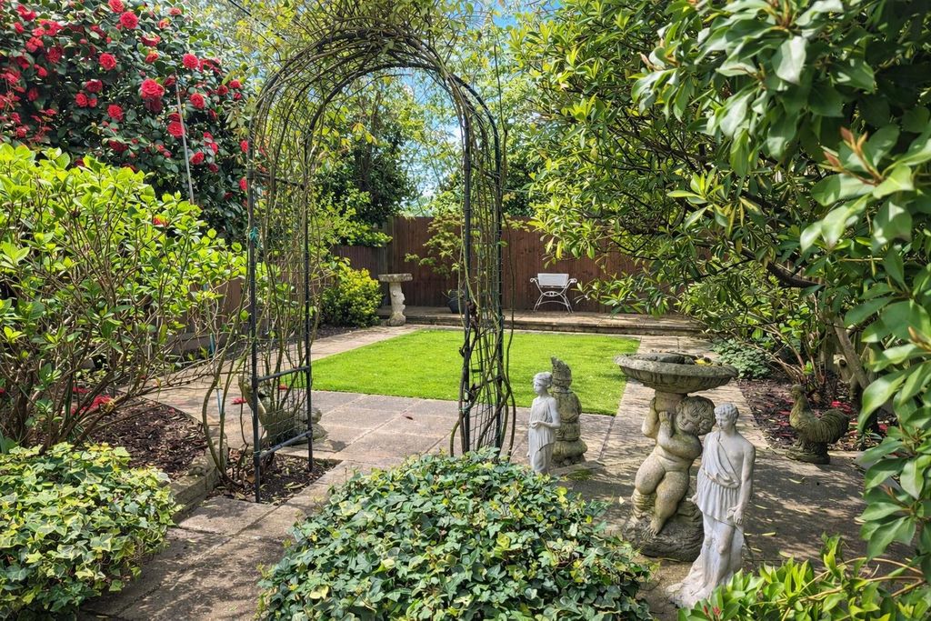 Property photo 2 of 12 Garden View.Png