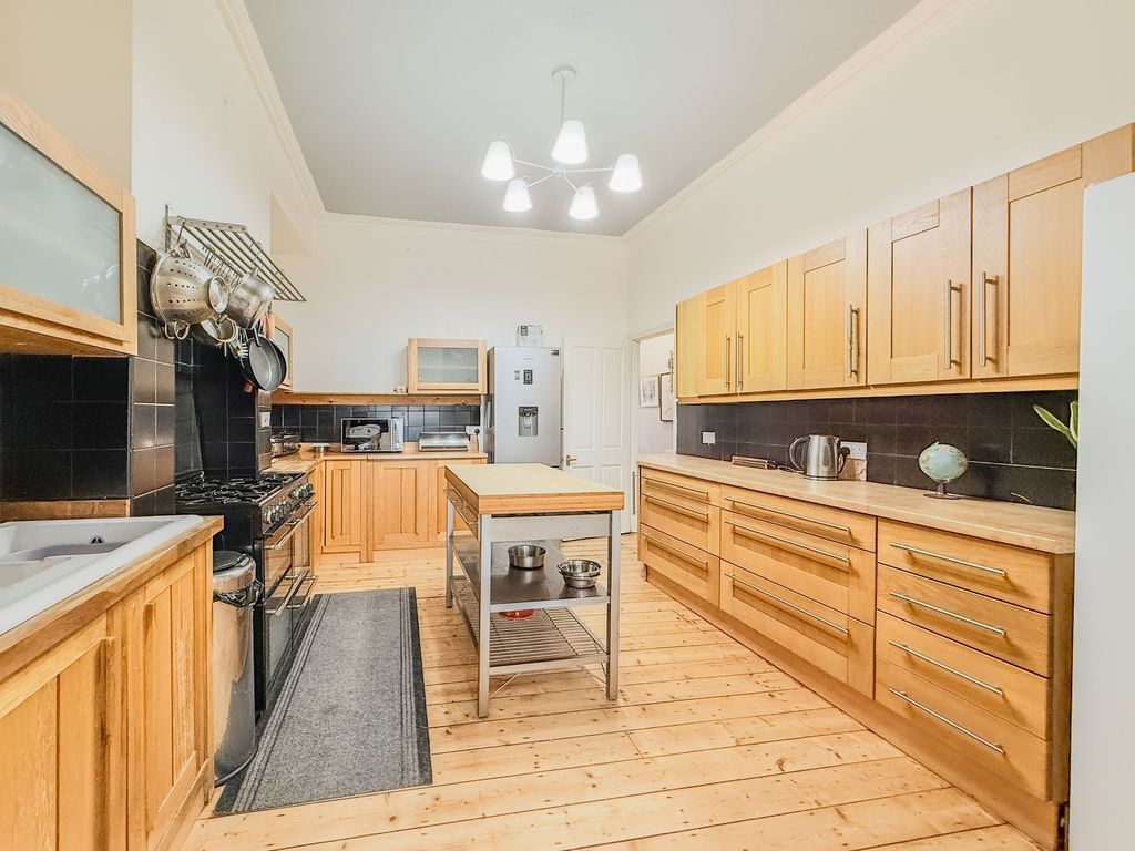 Property photo 2 of 12 Kitchen