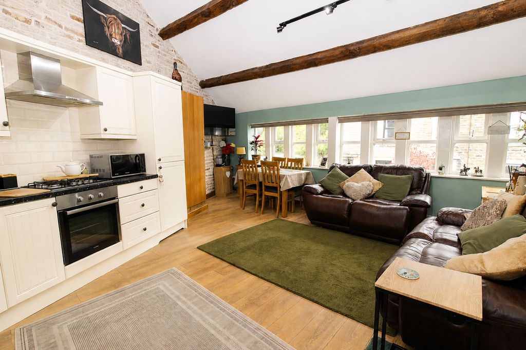 Property photo 2 of 26