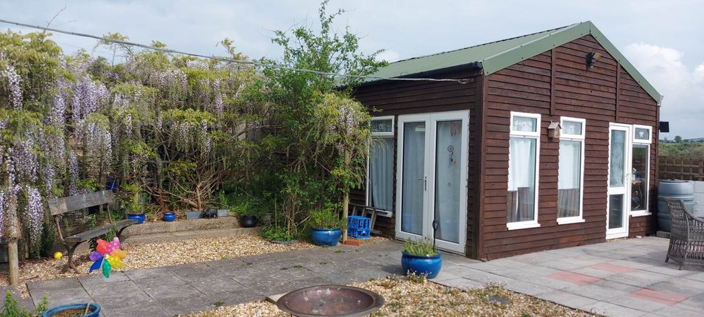 Property photo 3 of 28