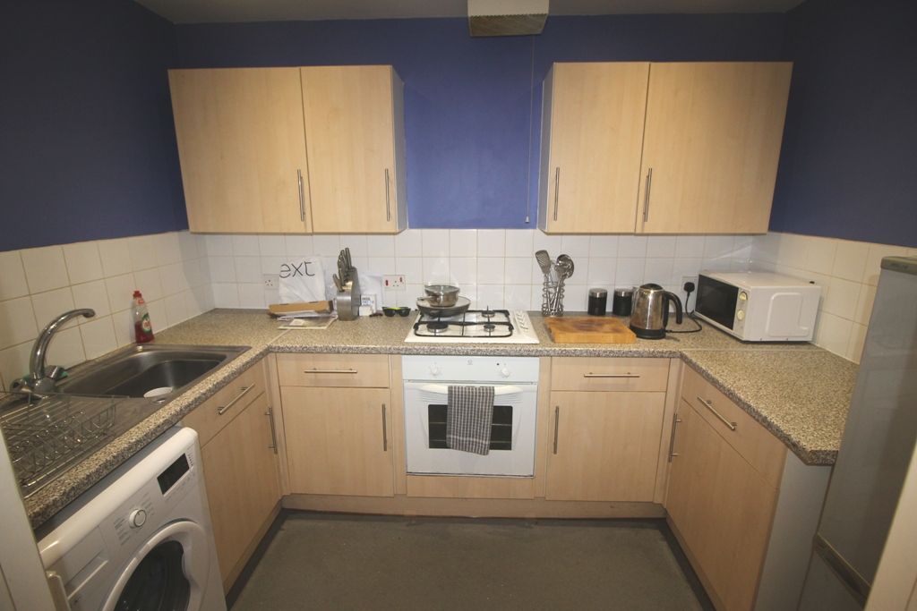 Property photo 3 of 7 Kitchen