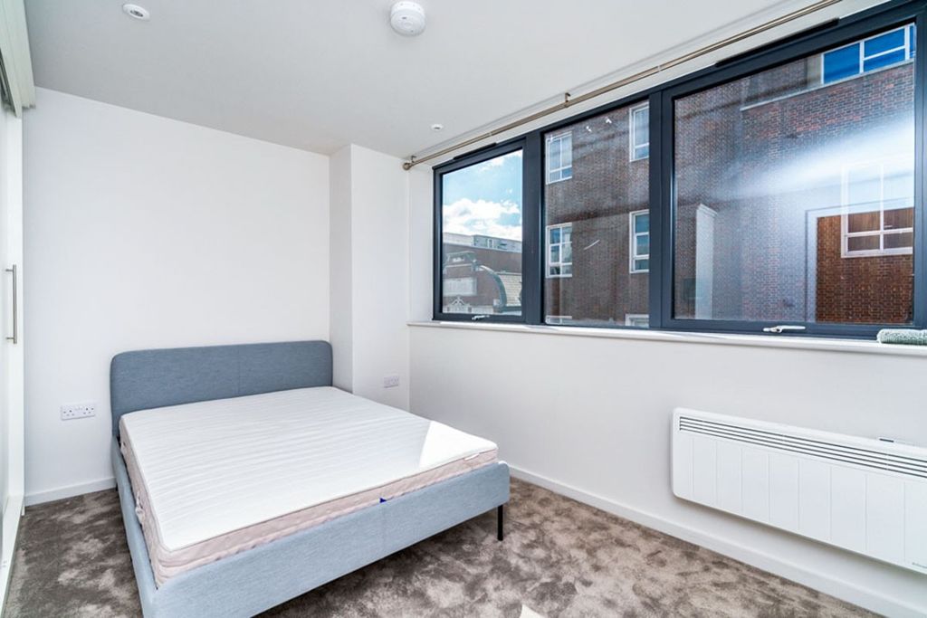 Property photo 3 of 9 A1704F40-9998-4Cca-A