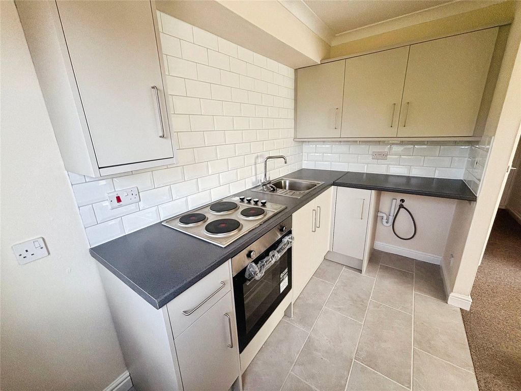 Property photo 3 of 8 Kitchen