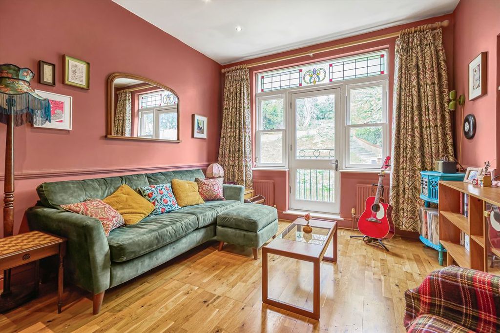 Property photo 2 of 10