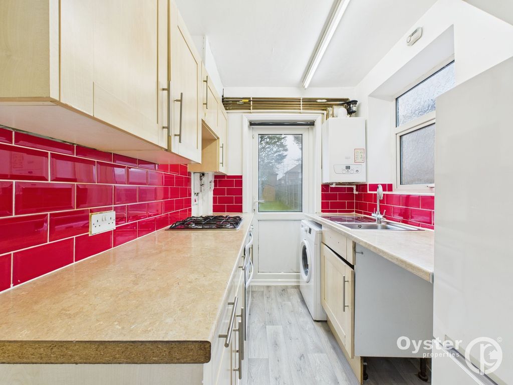 Property photo 3 of 12 Kitchen