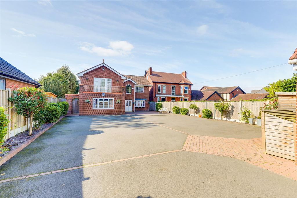 Property photo 1 of 40 11895.Jpg