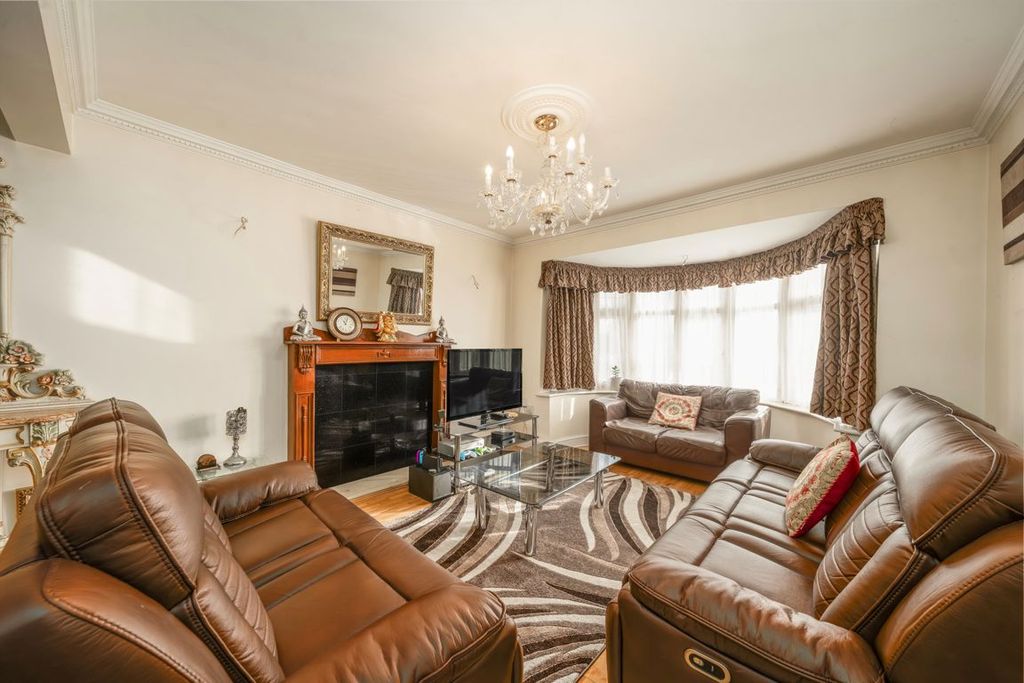 Property photo 2 of 11