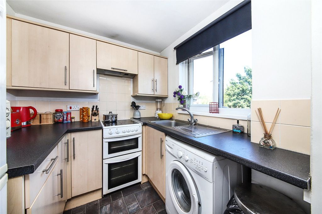 Property photo 2 of 6 Kitchen
