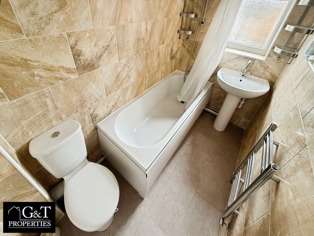 Property photo 1 of 21 Family Bathroom