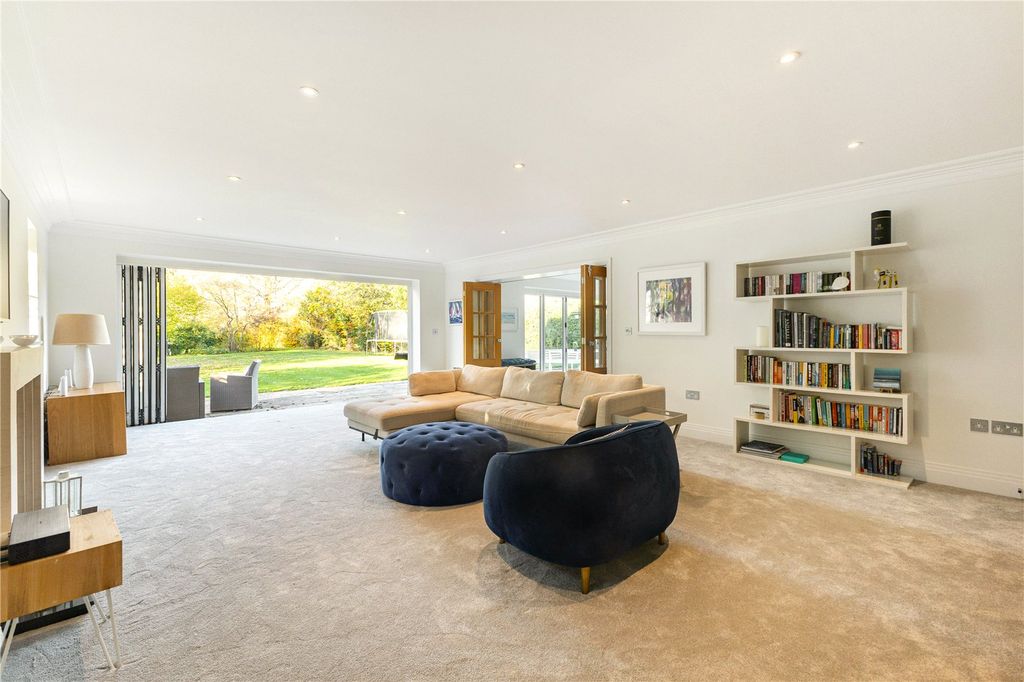 Property photo 3 of 27 Sitting Room