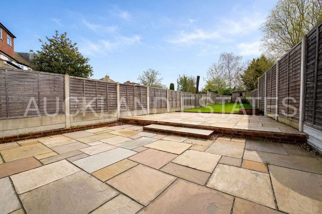 Property photo 2 of 19 Image00004