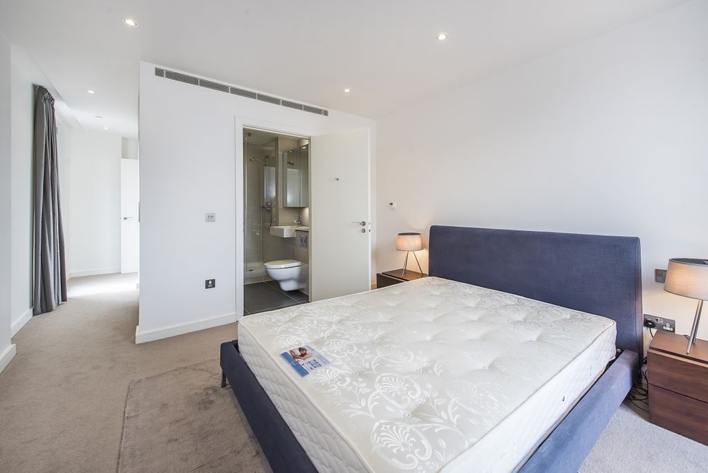 Property photo 3 of 9 Regents Wharf
