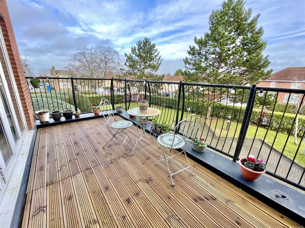 Property photo 2 of 13 Img_8439.Jpg