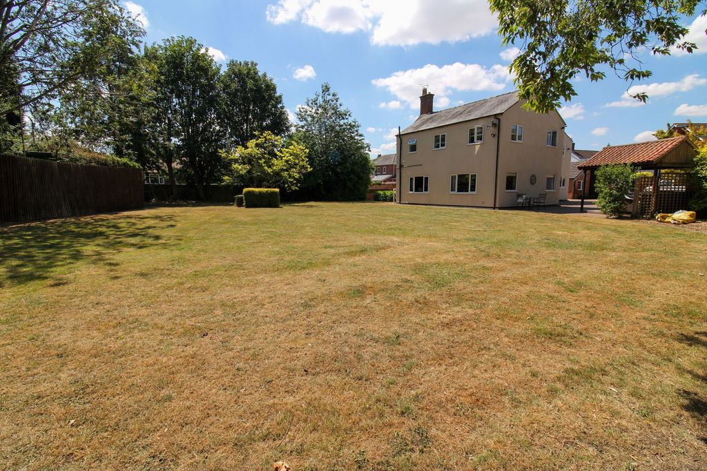 Property photo 3 of 34
