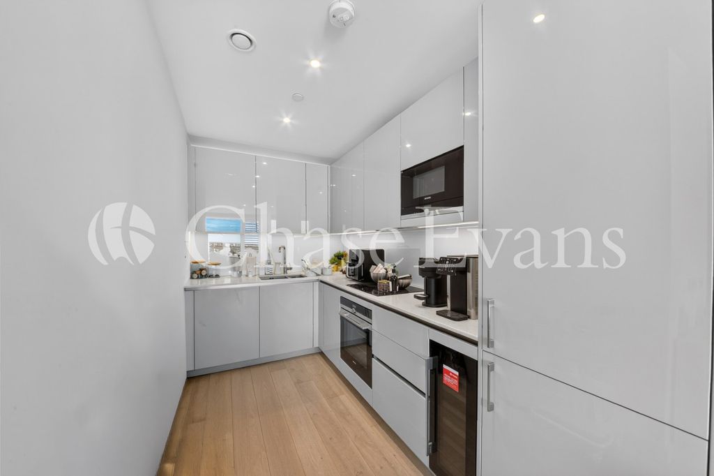 Property photo 2 of 19 Kitchen