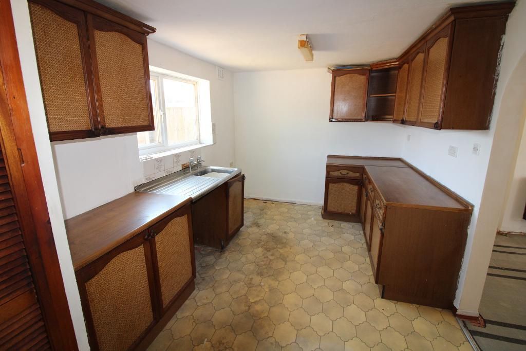 Property photo 2 of 10 Kitchen