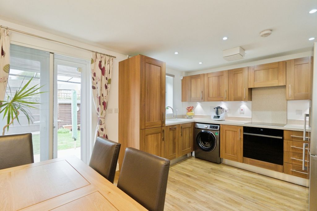Property photo 3 of 18 Pbox-Img.Jpg