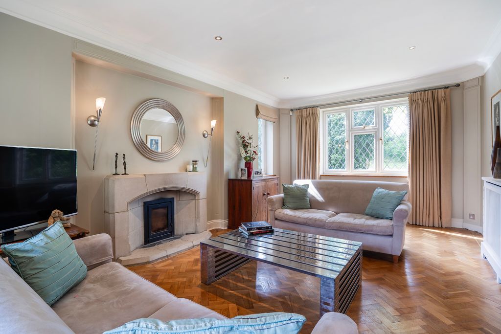 Property photo 3 of 18 Drawing Room