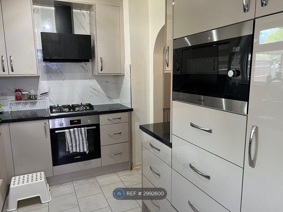 Property photo 2 of 8 Kitchen
