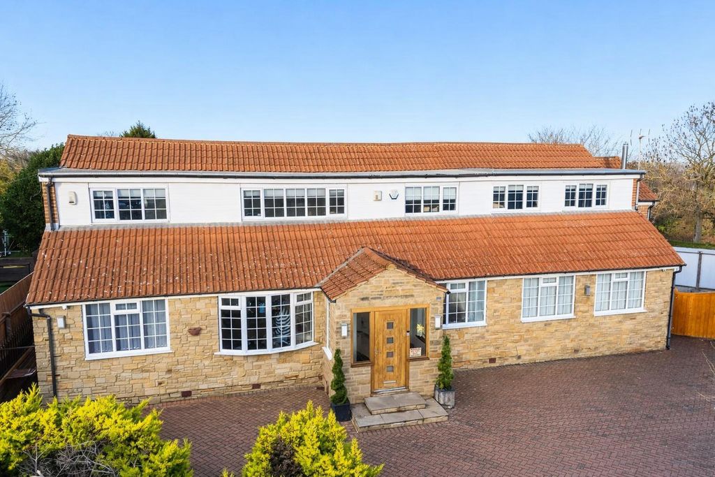 Property photo 1 of 18 Front