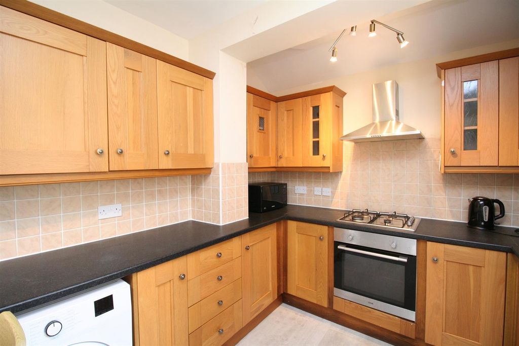 Property photo 3 of 11 Kitchen