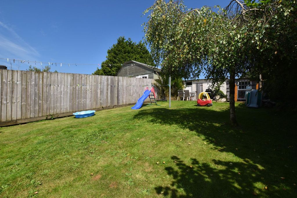 Property photo 2 of 17 Garden