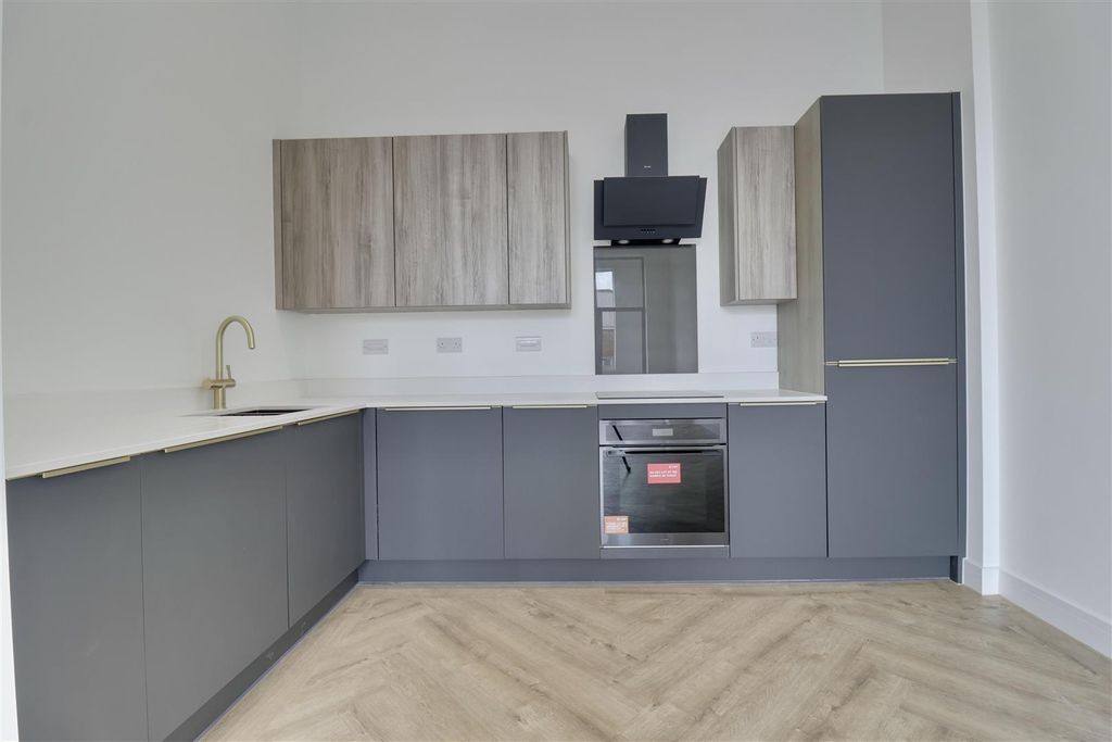 Property photo 2 of 16 B571F6D5-7C44-40C2-9A03-4Ef51Fc06D7E_1_201_A.Jpeg