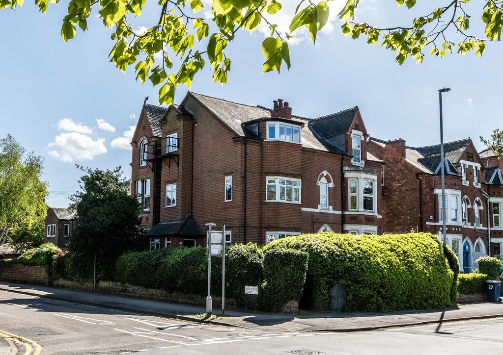 Property photo 2 of 10