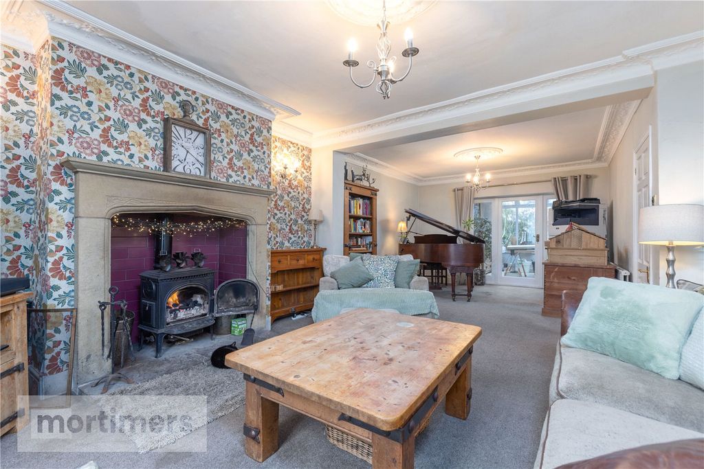 Property photo 3 of 30 Living Room