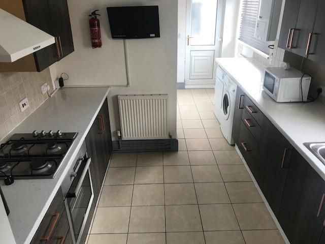 Property photo 3 of 11 Kitchen.Jpg