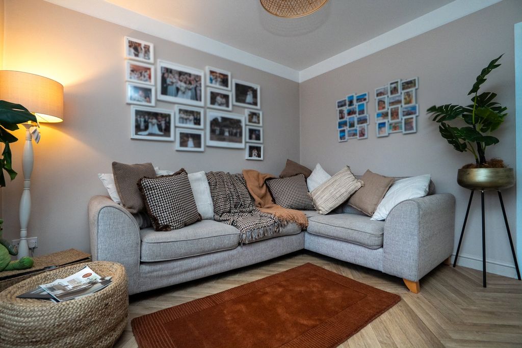 Property photo 3 of 30 Living Room