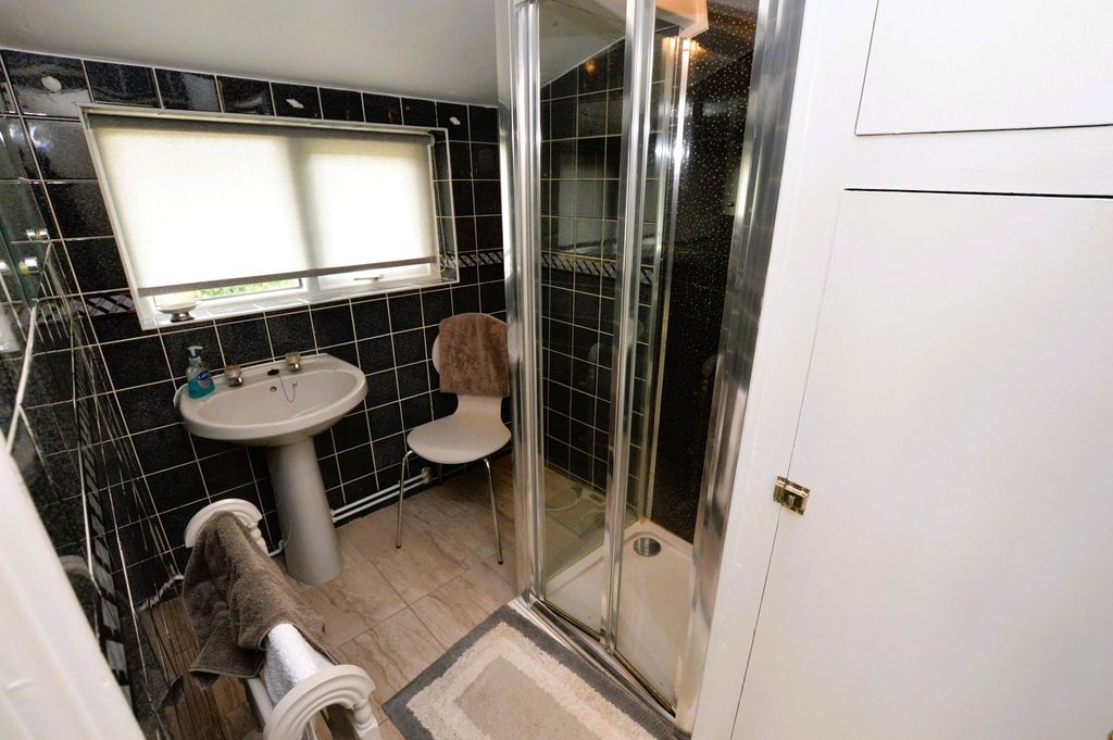 Property photo 3 of 16 Shower Room