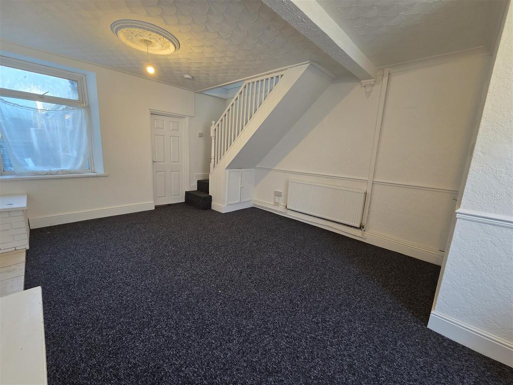 Property photo 2 of 8 11 Cross Street (3).Jpg