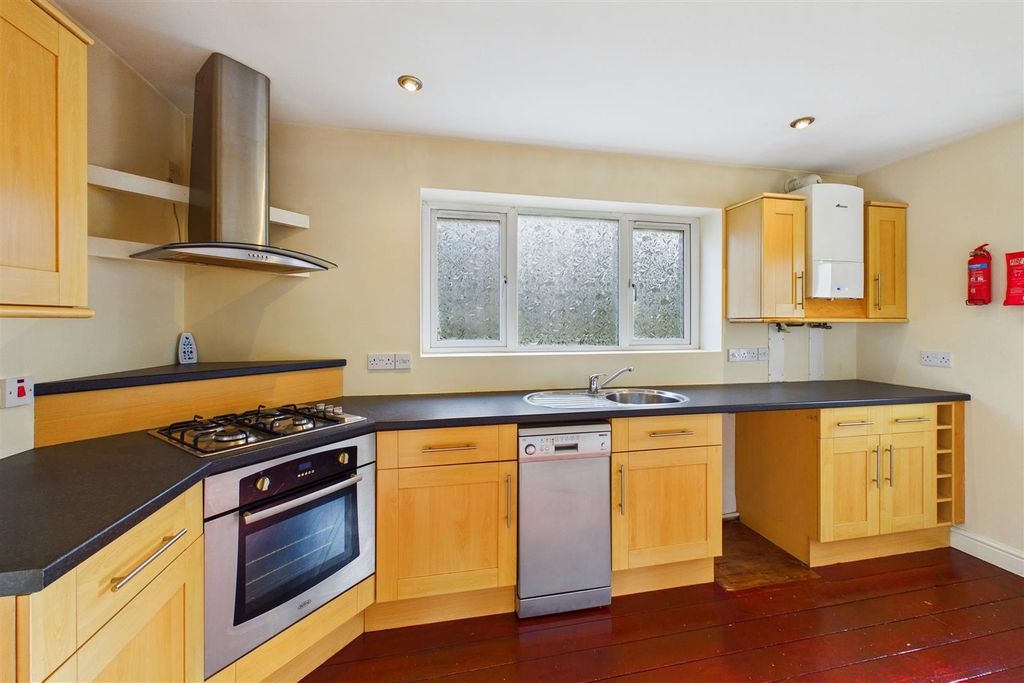 Property photo 3 of 26 Kitchen