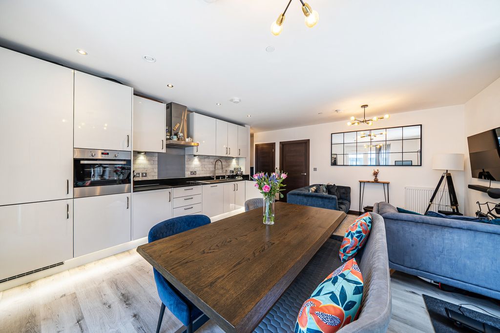 Property photo 3 of 15 1480828-5-6A390F7...