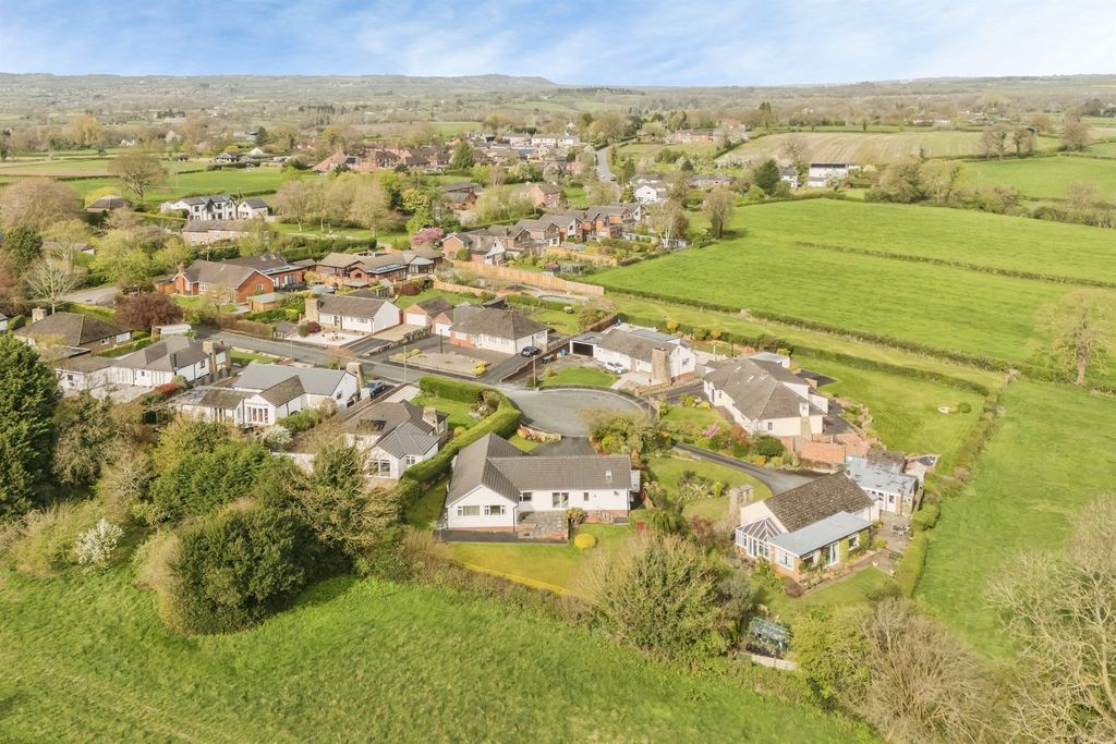 Property photo 2 of 25