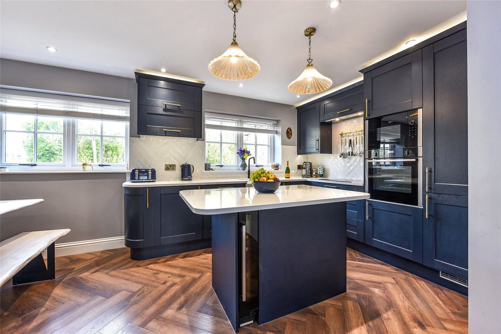 Property photo 2 of 16 Kitchen/Dining Room