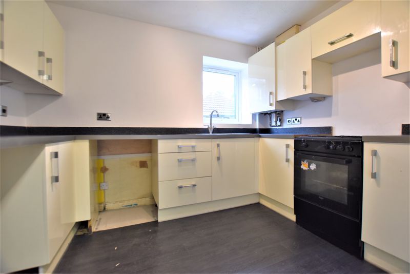 Property photo 3 of 8 Kitchen