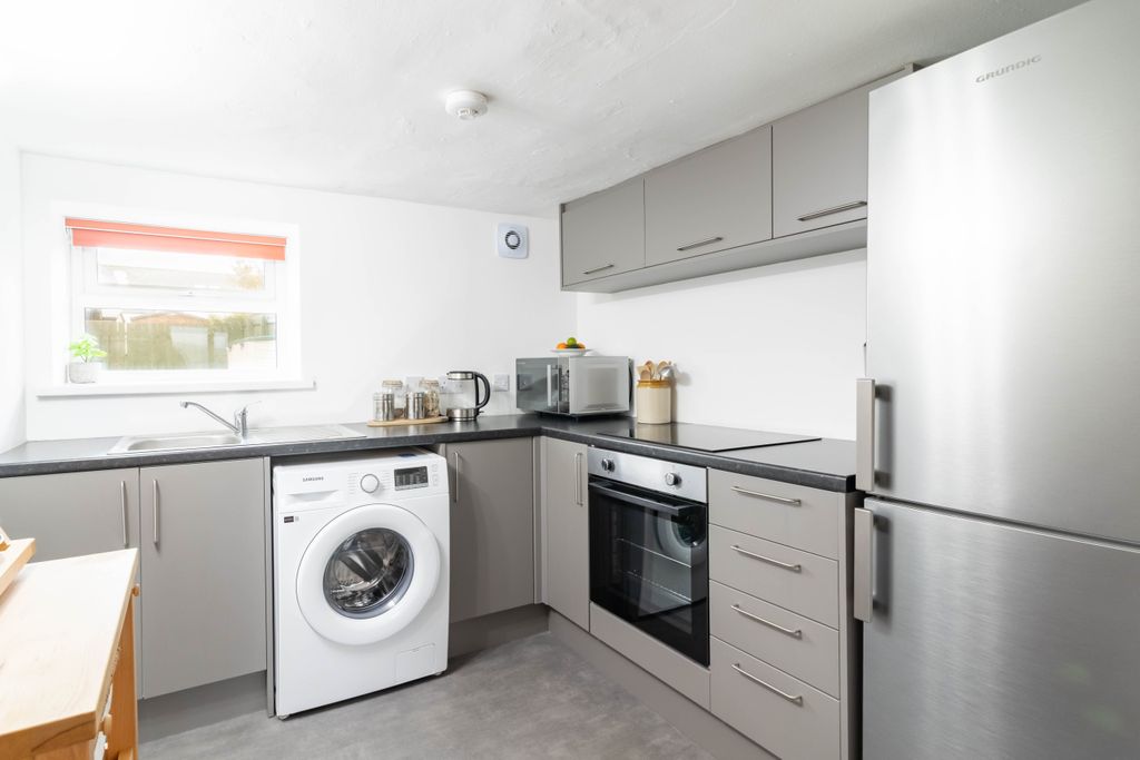 Property photo 3 of 26 Kitchen