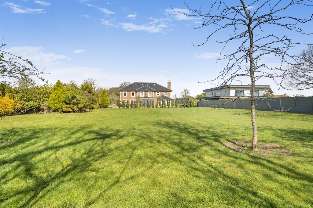 Property photo 3 of 18