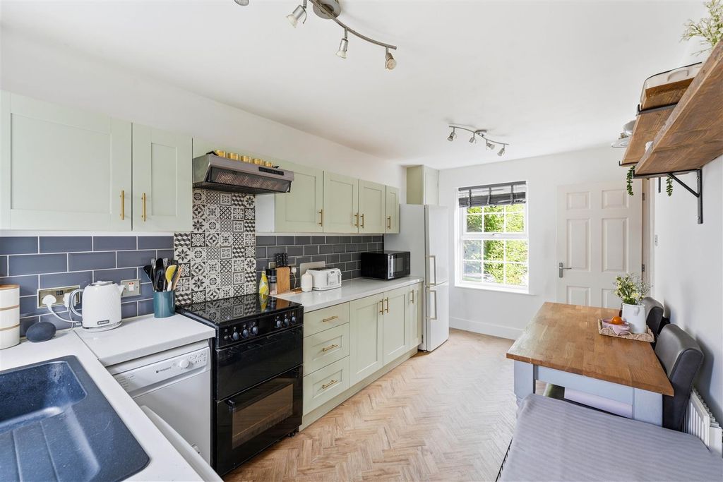 Property photo 3 of 16 Kitchen Diner