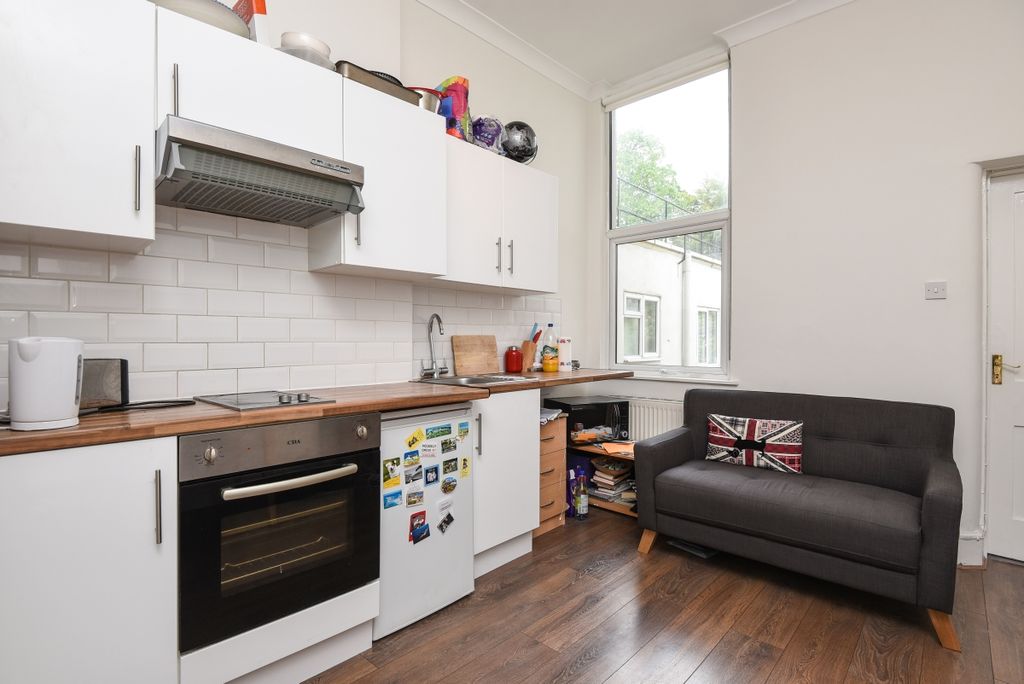 Property photo 3 of 5 Kitchen