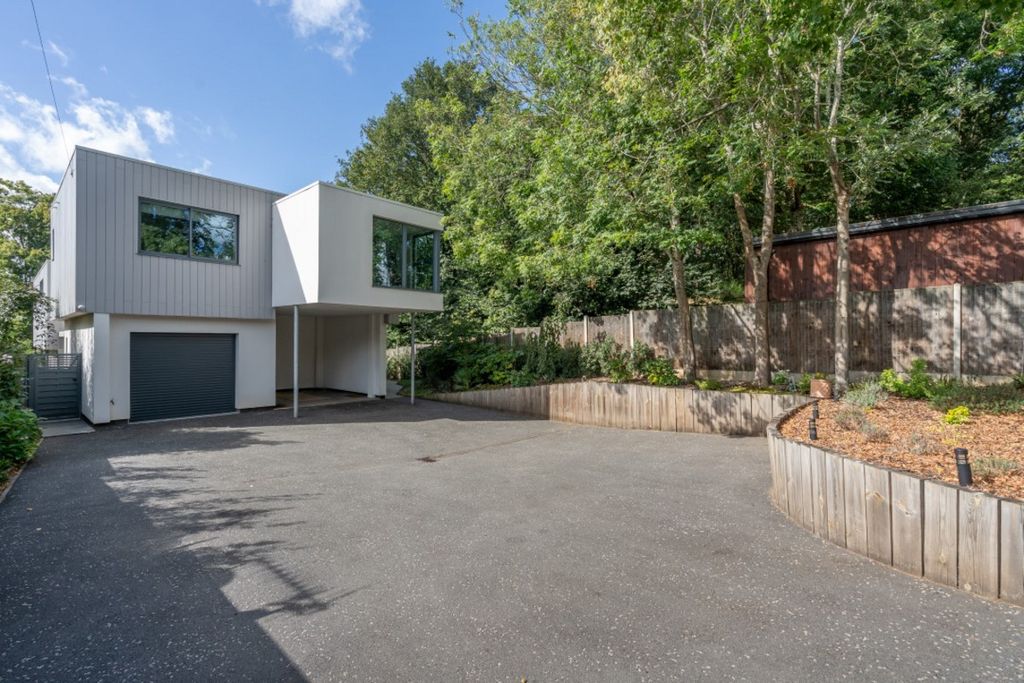 Property photo 1 of 31