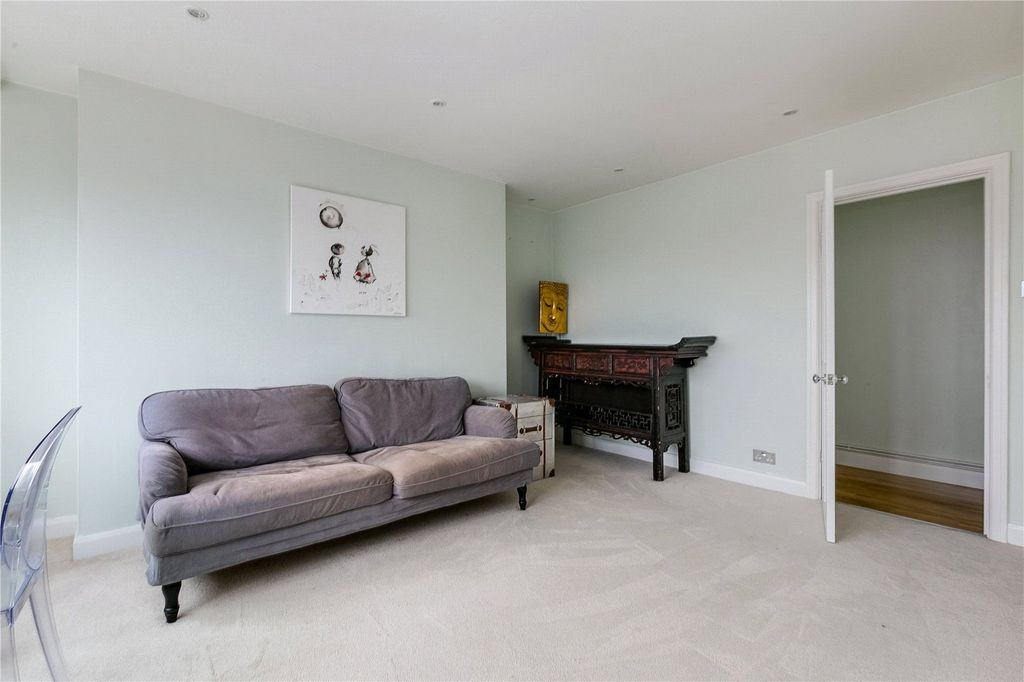 Property photo 3 of 9