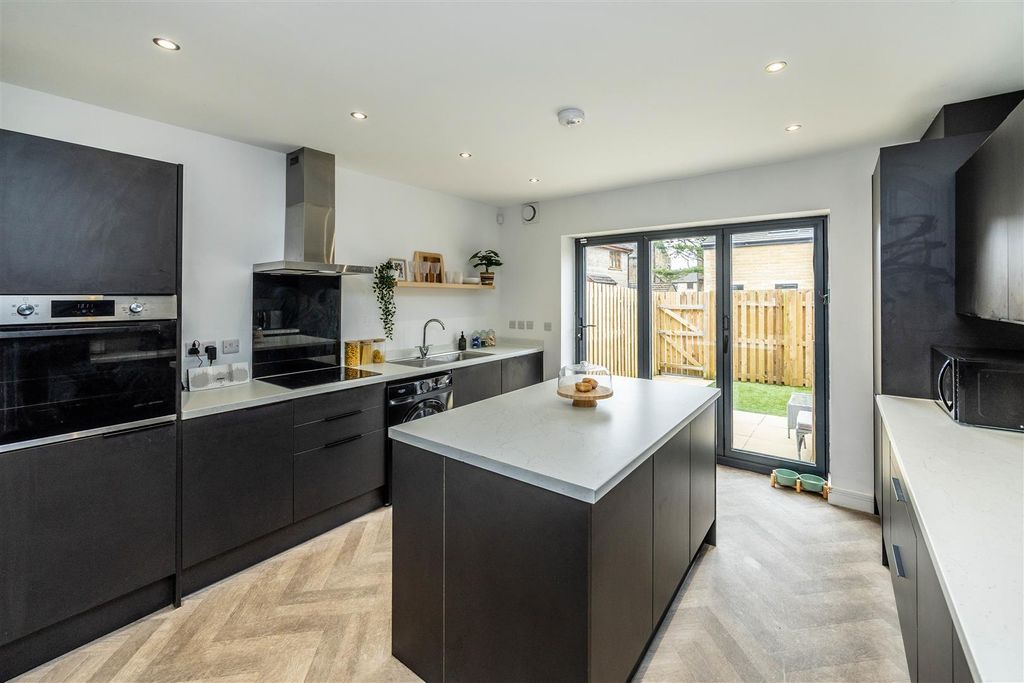 Property photo 3 of 26 7Bcsqueens-280426-27.Jpeg