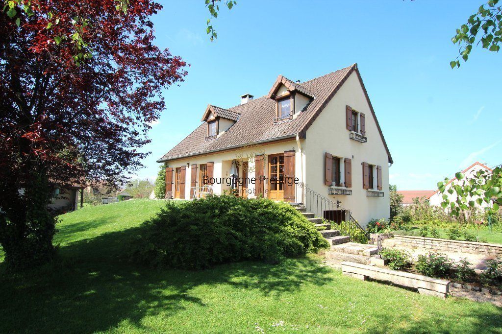 Property photo 1 of 16 Family House Of 151 m² With Basement, Pool, And Enclosed Garden Of 3,051 m²
