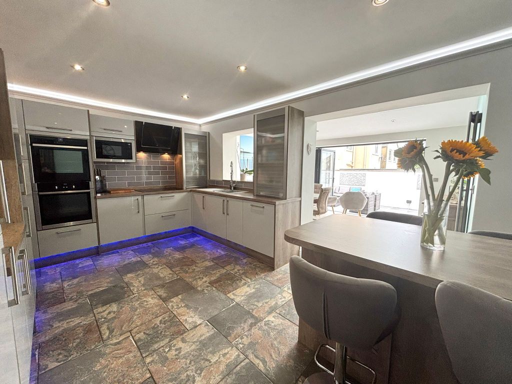 Property photo 3 of 44 Kitchen