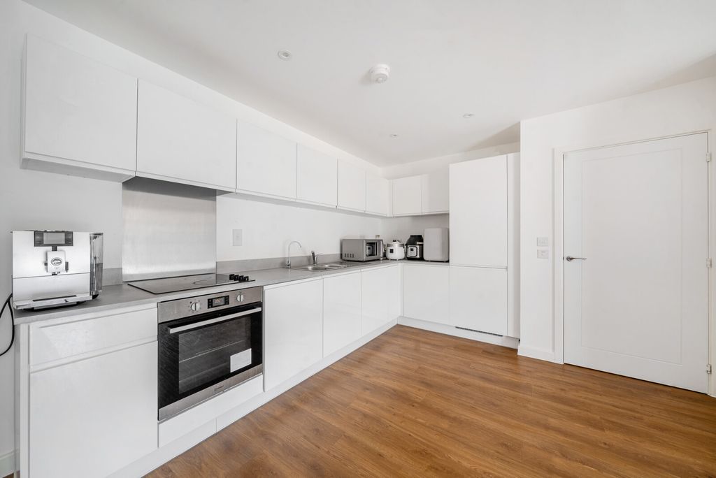 Property photo 2 of 16 1315795-17-685E63...